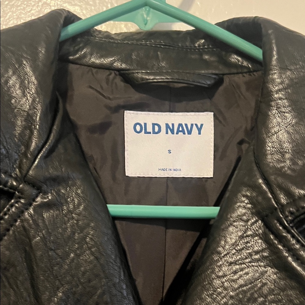 Old Navy Women's Black Leather Jacket - Picture 2 of 11
